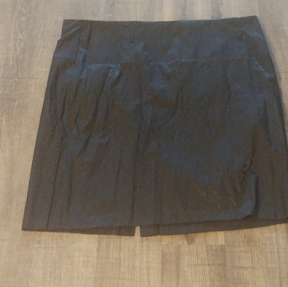 Black leopard skirt.🍒